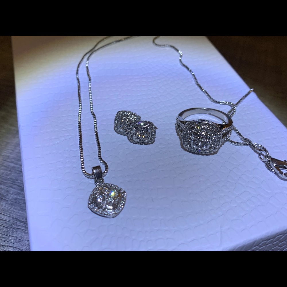 Stunning silver set